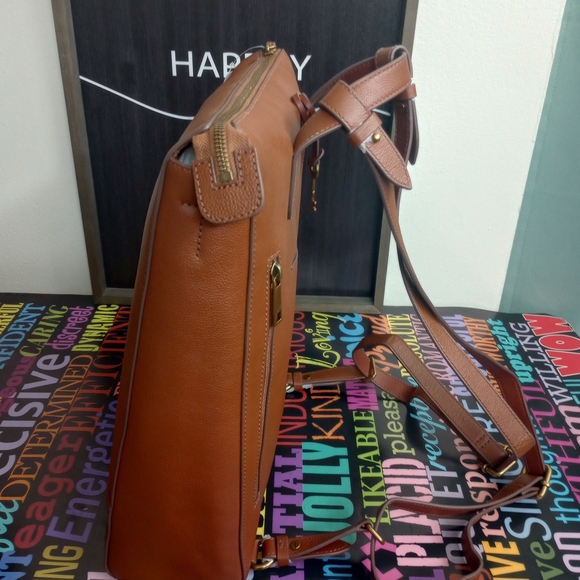 Fabulous Fossil Convertible Shoulder Bag!. - Picture 4 of 10